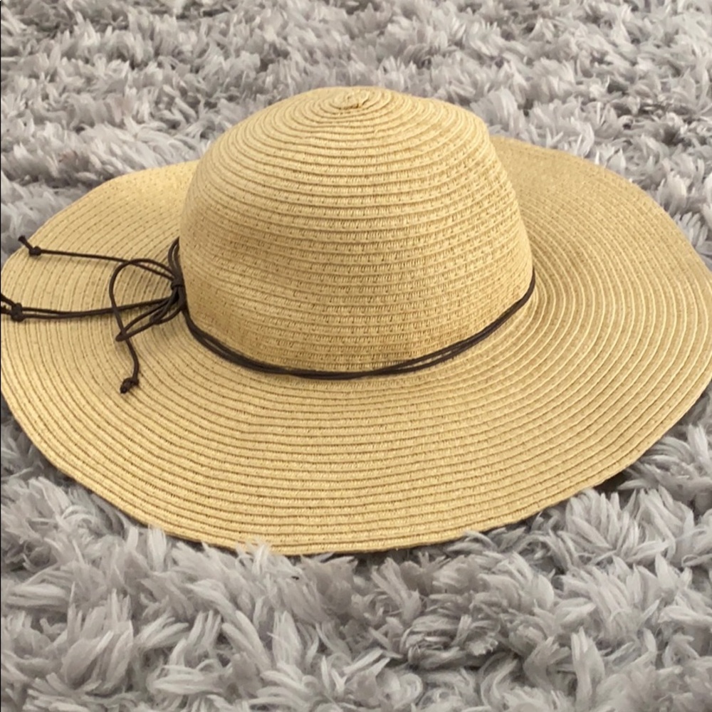 Floppy hat